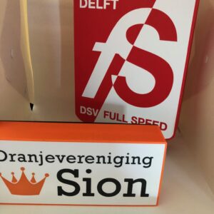 Lamp met logo